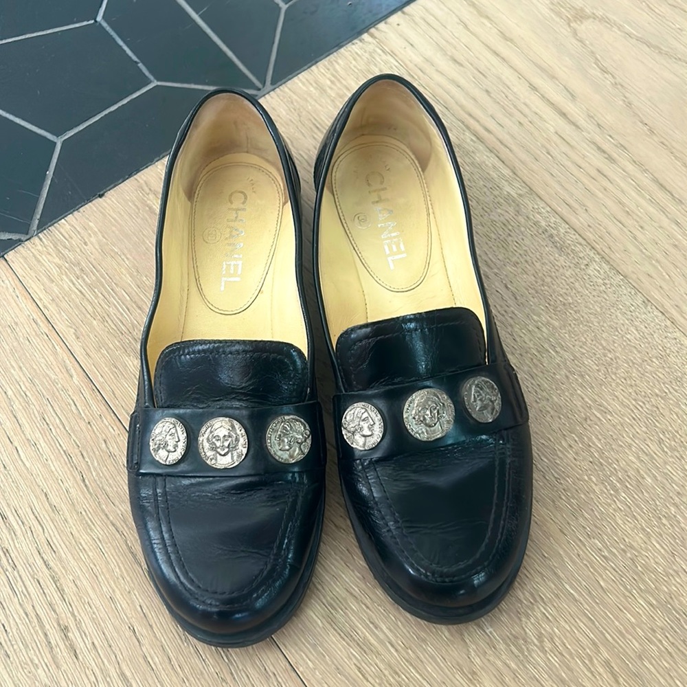 Chanel coin loafer shoes (black)